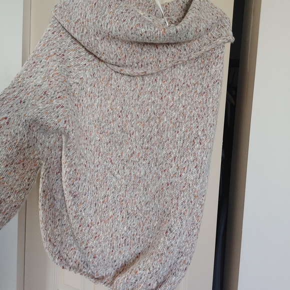 Sweater - Picture 4 of 4